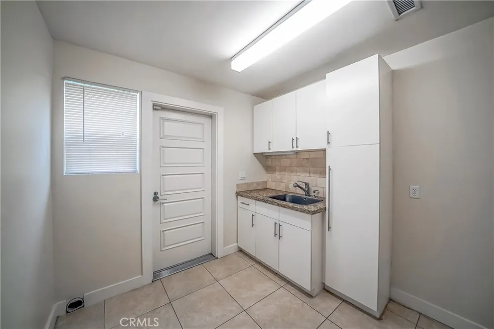 5512 Leghorn Sherman Oaks, CA 91401