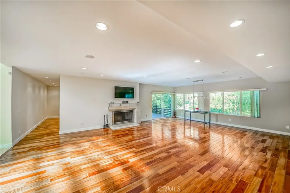 5512 Leghorn Sherman Oaks, CA 91401