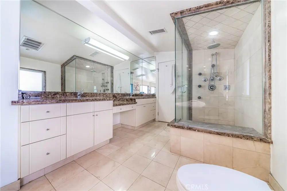 5512 Leghorn Sherman Oaks, CA 91401