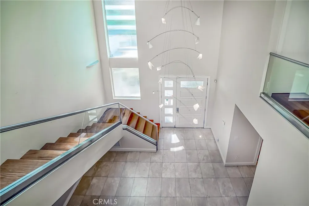 5512 Leghorn Sherman Oaks, CA 91401
