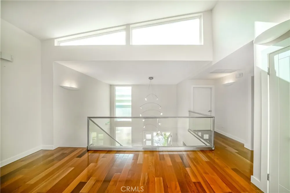 5512 Leghorn Sherman Oaks, CA 91401