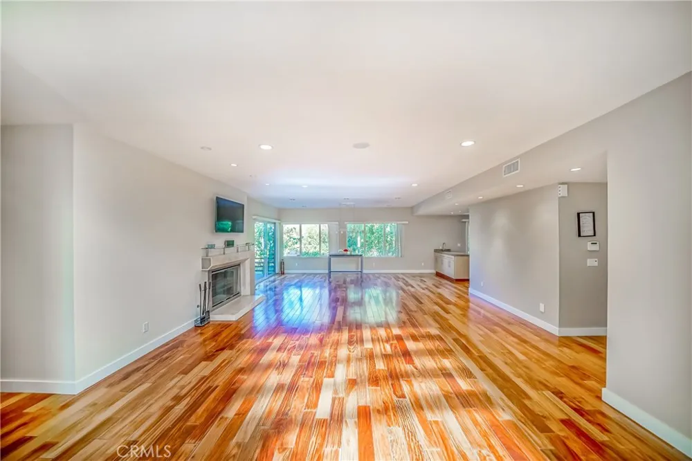 5512 Leghorn Sherman Oaks, CA 91401