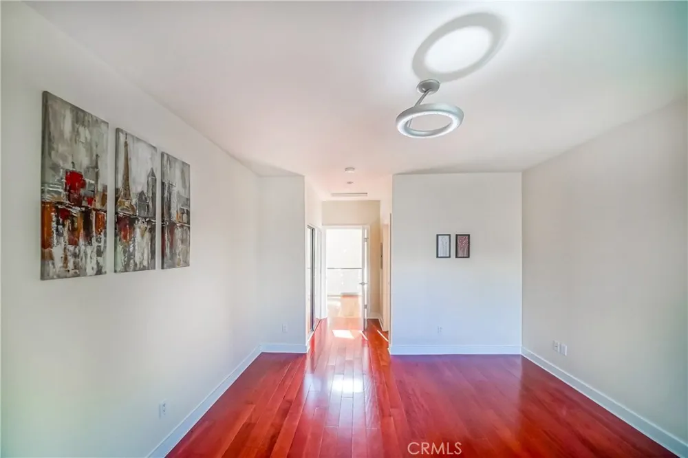5512 Leghorn Sherman Oaks, CA 91401