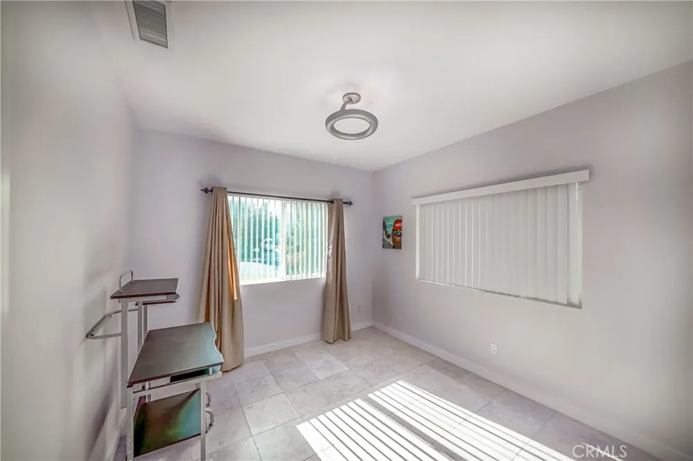 5512 Leghorn Sherman Oaks, CA 91401