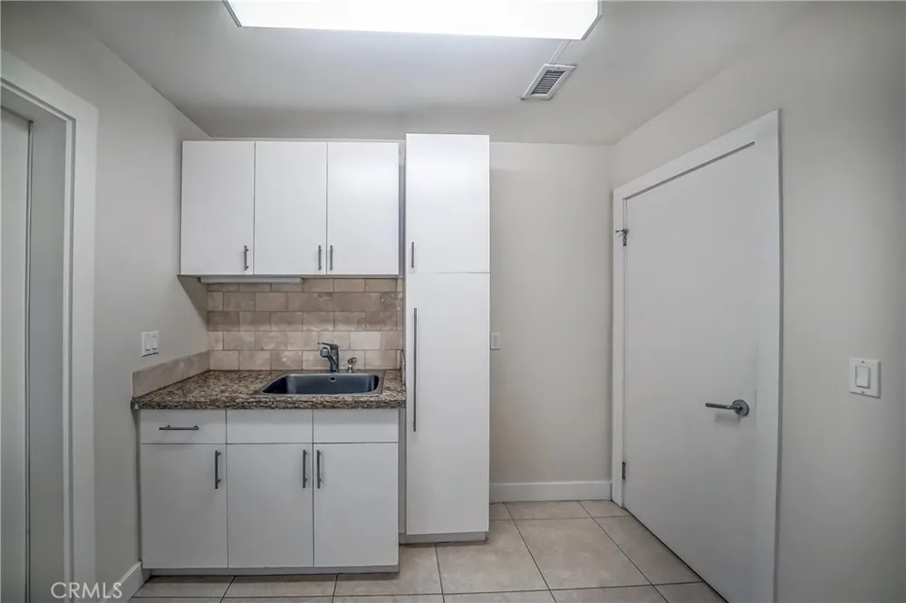 5512 Leghorn Sherman Oaks, CA 91401
