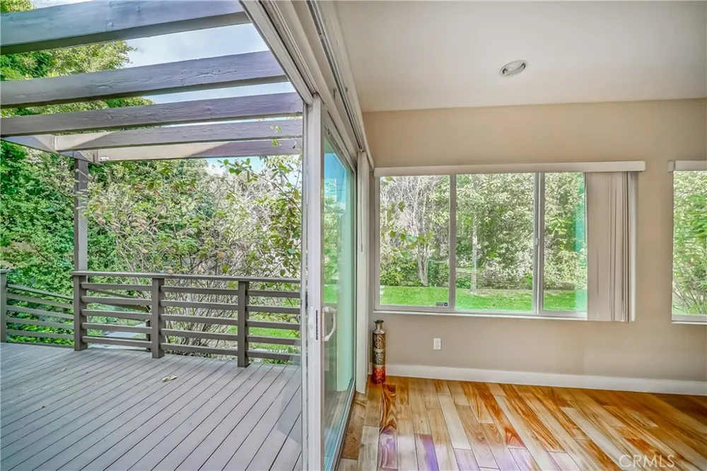 5512 Leghorn Sherman Oaks, CA 91401
