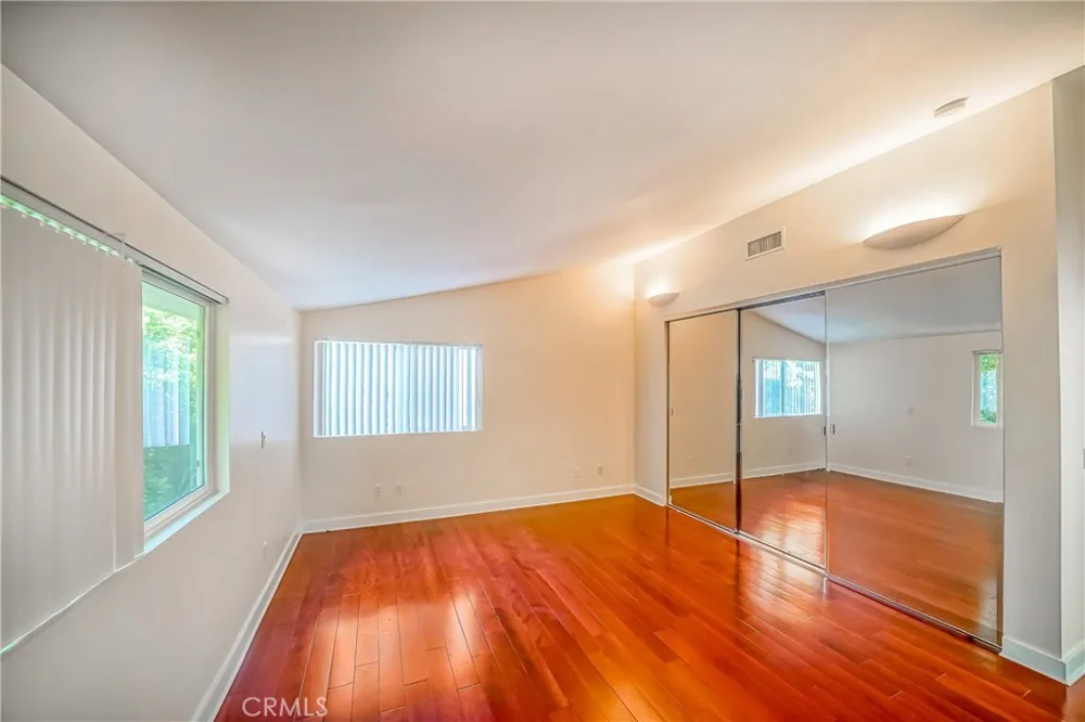 5512 Leghorn Sherman Oaks, CA 91401