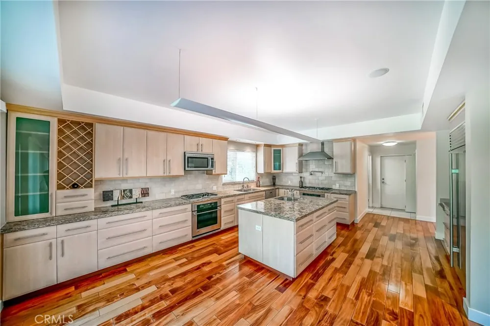 5512 Leghorn Sherman Oaks, CA 91401