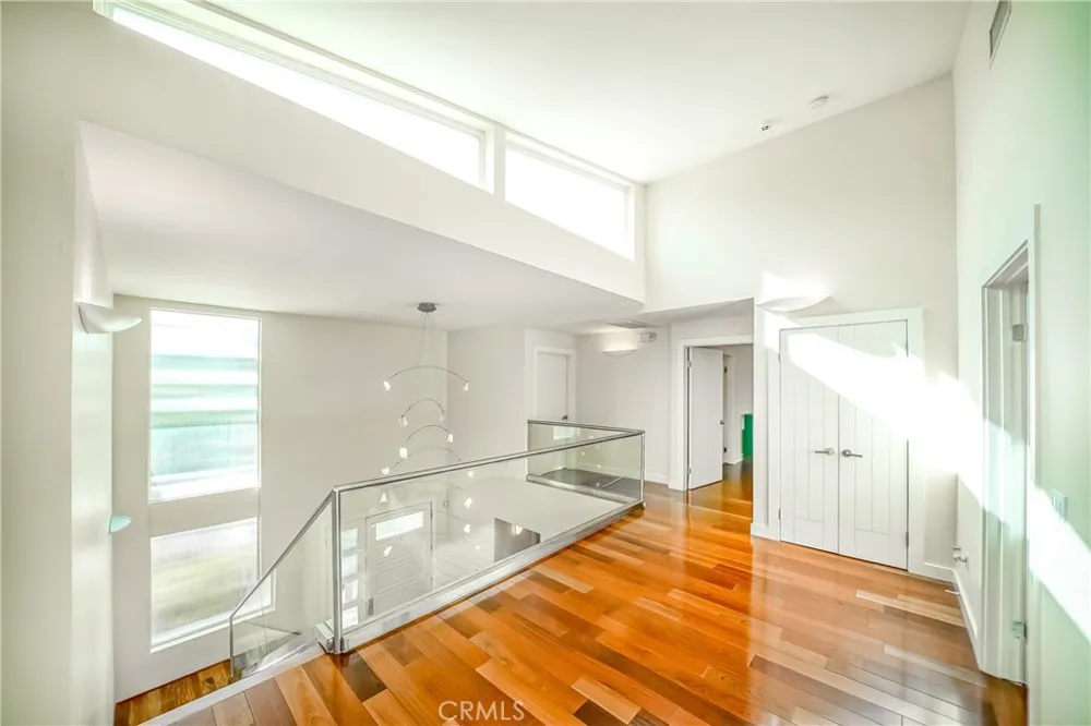 5512 Leghorn Sherman Oaks, CA 91401