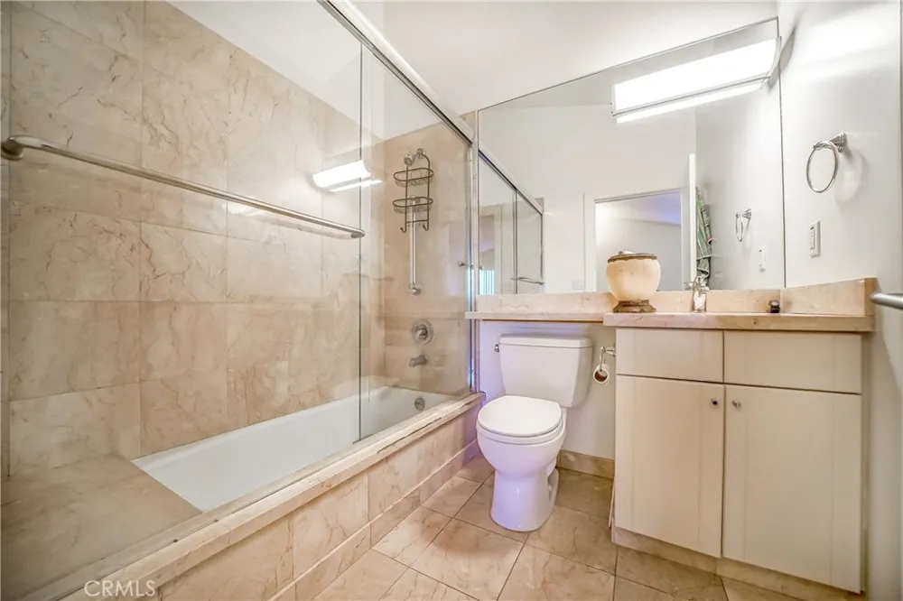 5512 Leghorn Sherman Oaks, CA 91401