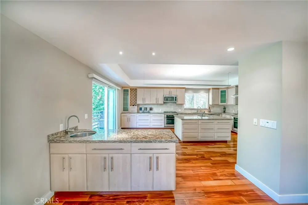 5512 Leghorn Sherman Oaks, CA 91401