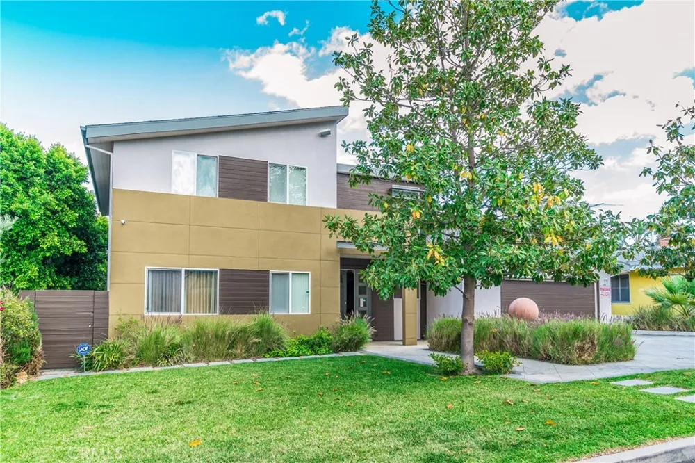 5512 Leghorn Sherman Oaks, CA 91401