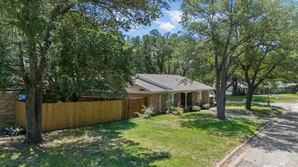 2712 Rix Street Commerce, TX 75428
