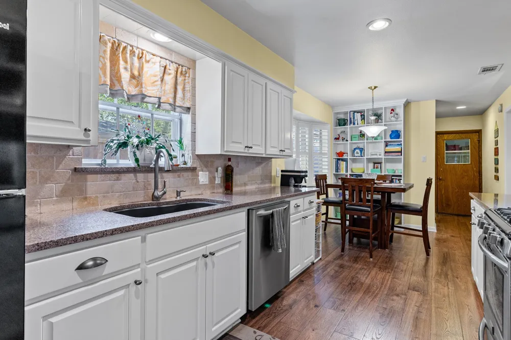 2712 Rix Street Commerce, TX 75428