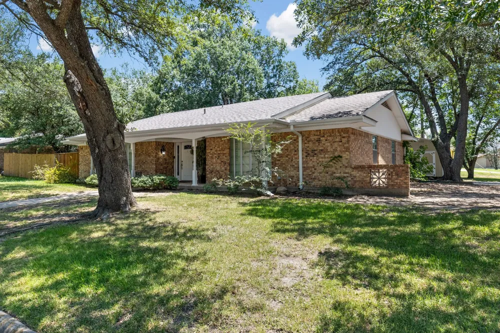 2712 Rix Street Commerce, TX 75428