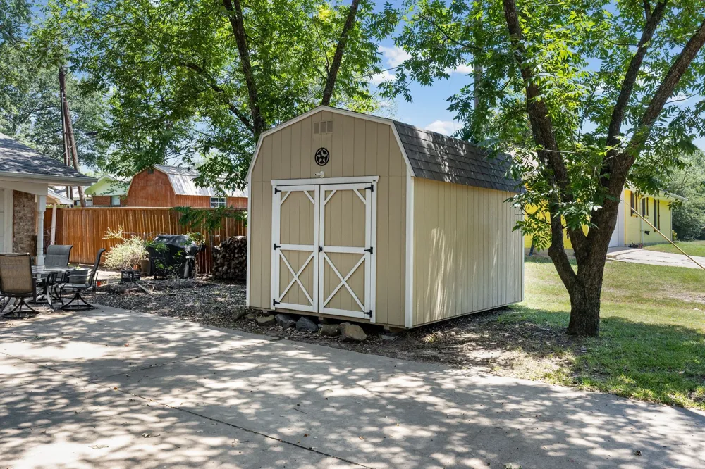 2712 Rix Street Commerce, TX 75428