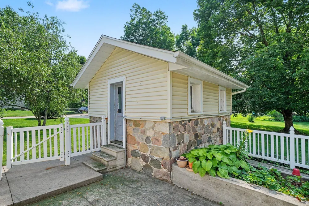 380 Centreville Road Constantine, MI 49042