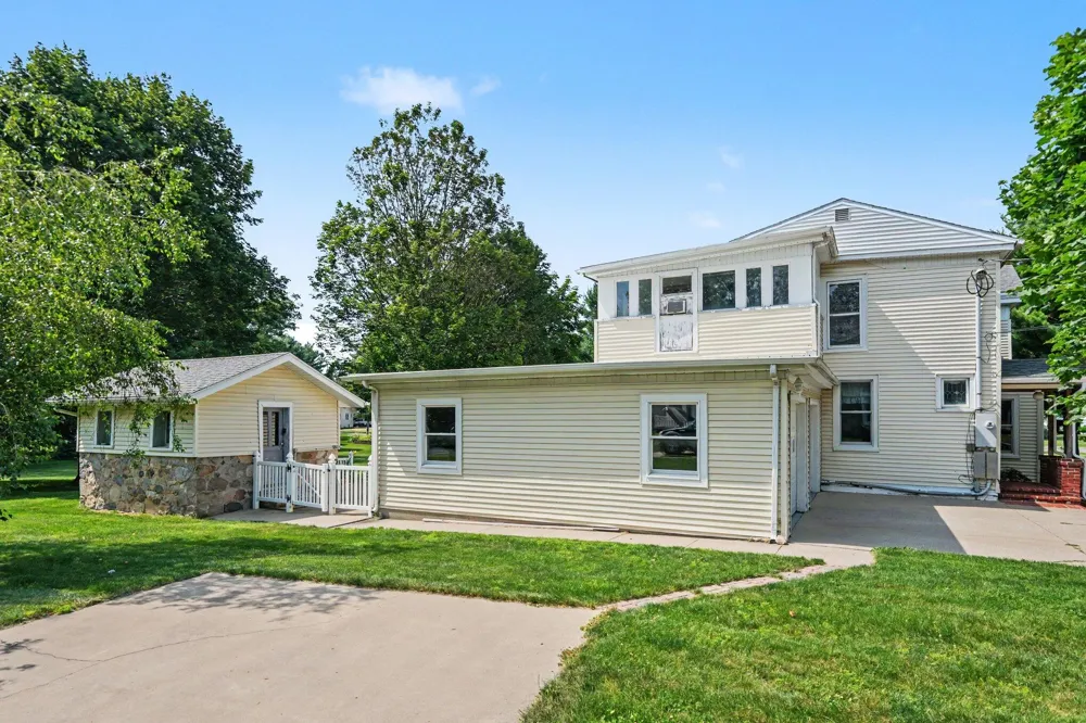 380 Centreville Road Constantine, MI 49042