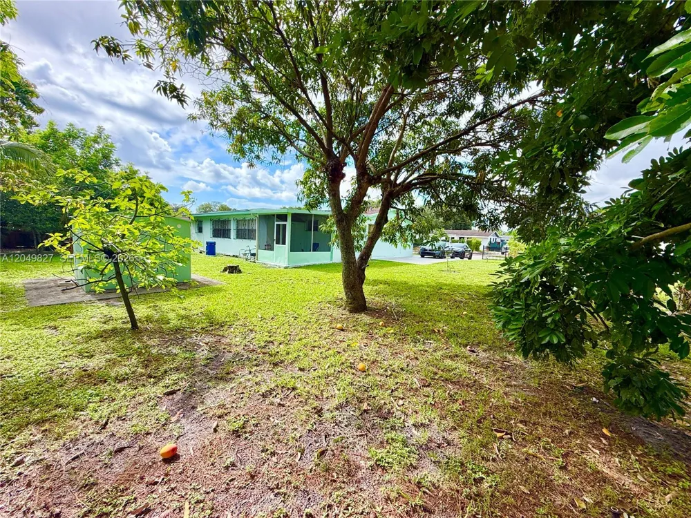 3851 NW 210th Ter Miami Gardens, FL 33055