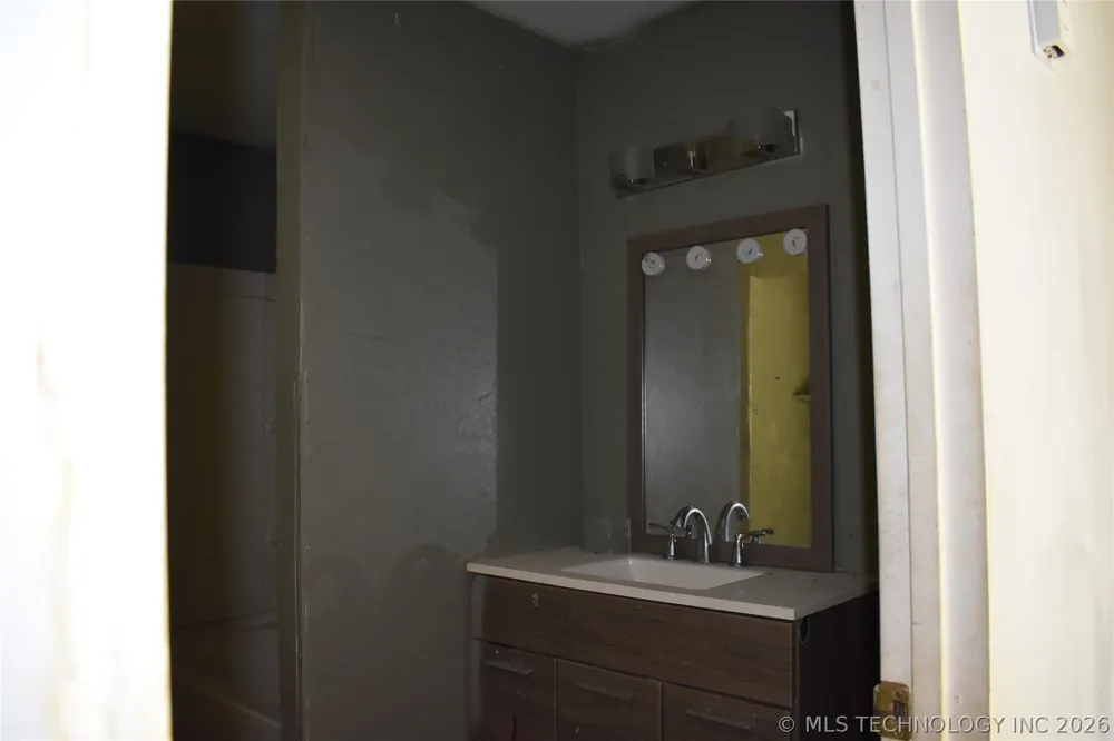 2051 S Tarkington Street Tahlequah, OK 74464