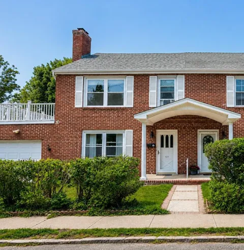 121 Manhasset Avenue