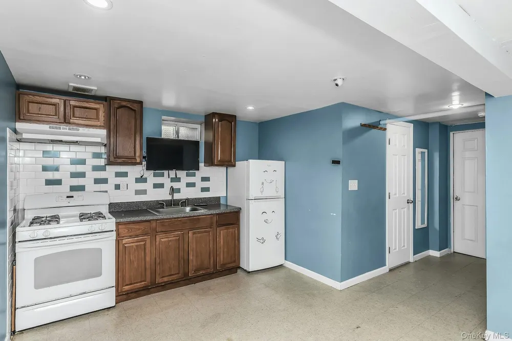 190-40 103rd Avenue Hollis, NY 11423