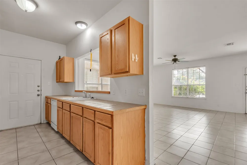 112 SANDSTONE DRIVE #G Jarrell, TX 76537
