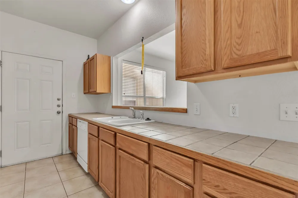 112 SANDSTONE DRIVE #G Jarrell, TX 76537