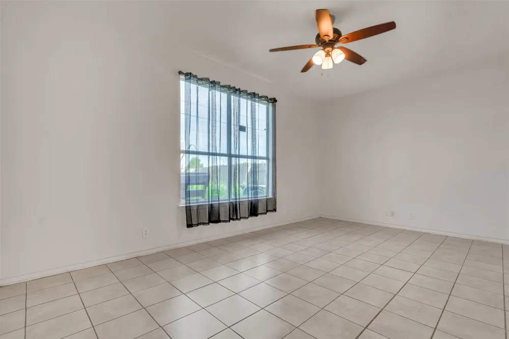 112 SANDSTONE DRIVE #G Jarrell, TX 76537