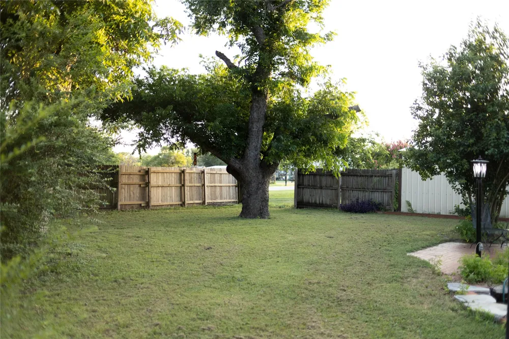 310 Hickory Hico, TX 76457