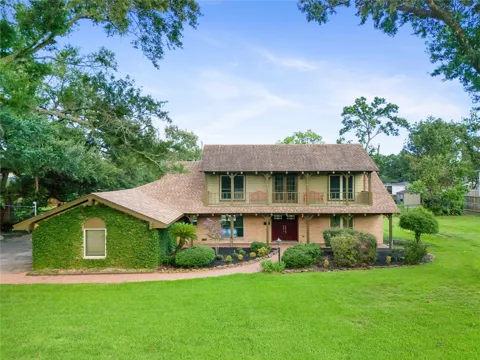 318 Lakeshore Drive