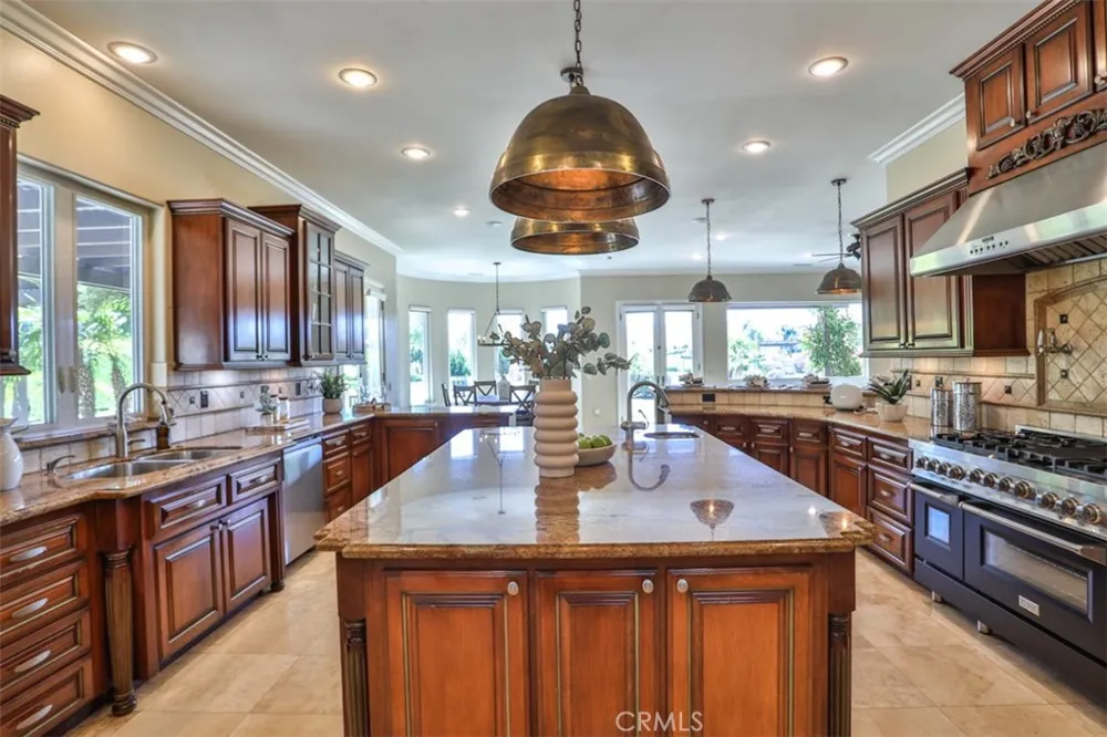 39520 Colleen Way Temecula, CA 92592