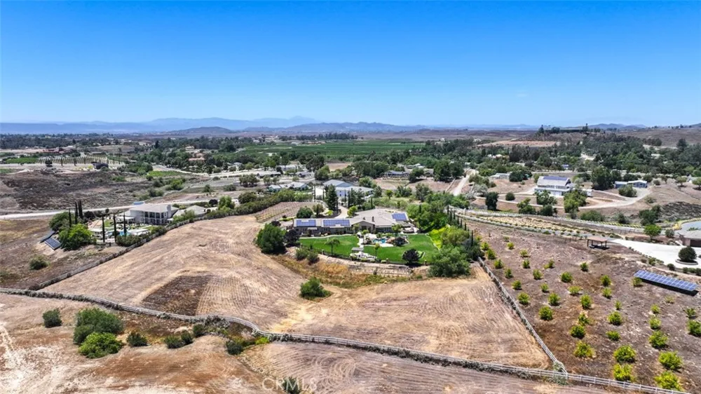 39520 Colleen Way Temecula, CA 92592