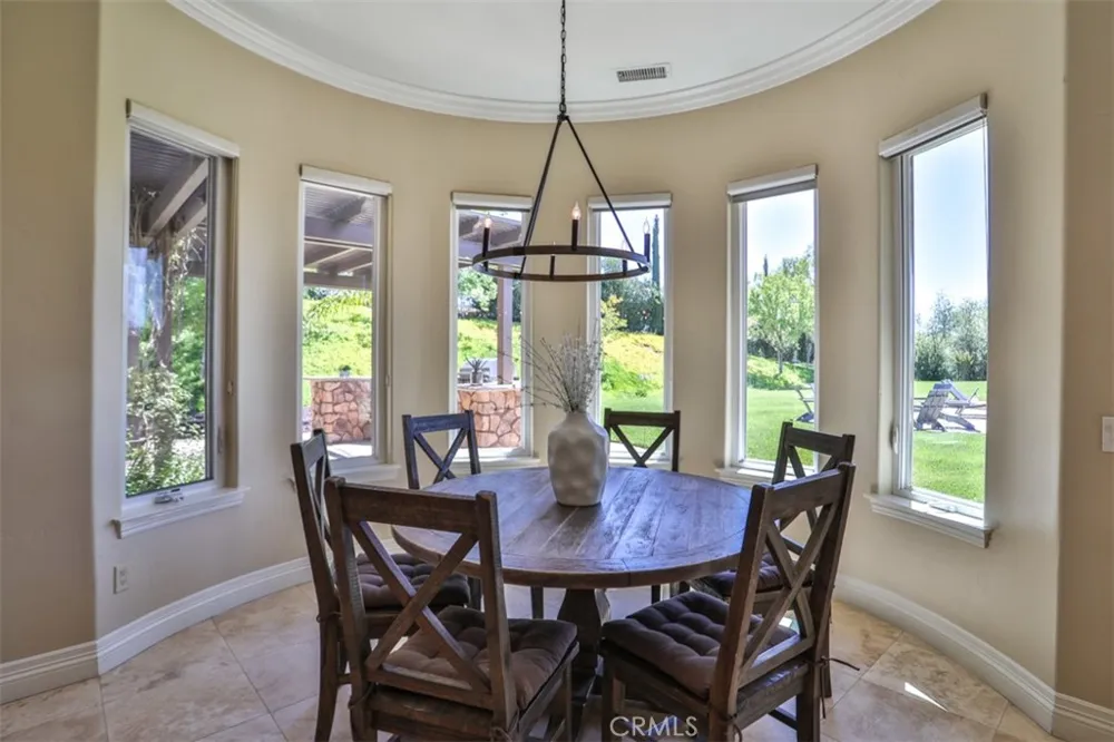 39520 Colleen Way Temecula, CA 92592