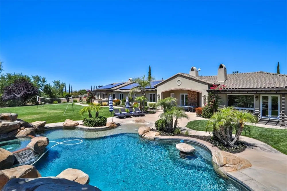 39520 Colleen Way Temecula, CA 92592