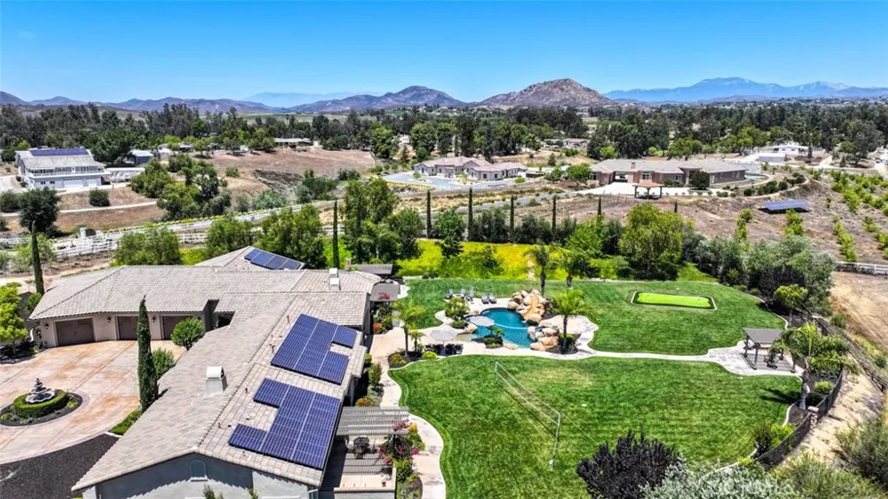 39520 Colleen Way Temecula, CA 92592