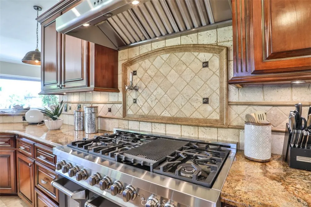 39520 Colleen Way Temecula, CA 92592