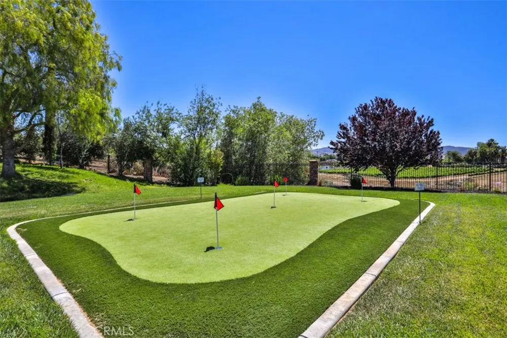 39520 Colleen Way Temecula, CA 92592