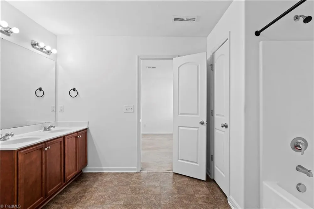813 Leach Avenue Thomasville, NC 27360
