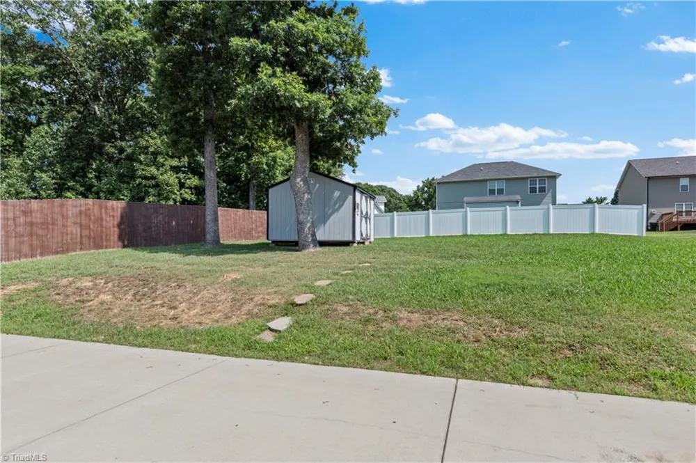 813 Leach Avenue Thomasville, NC 27360