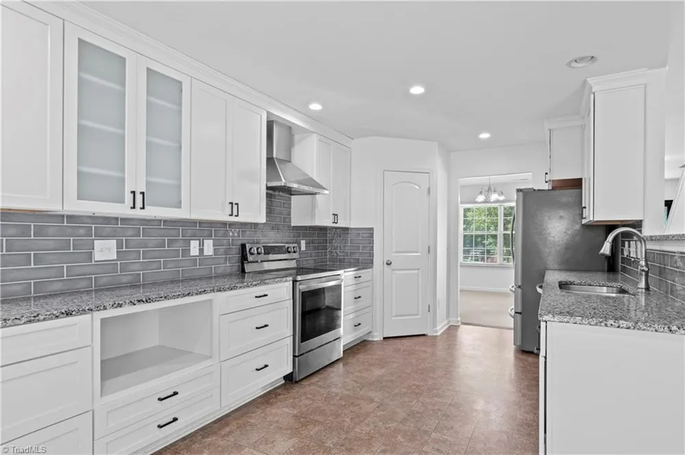 813 Leach Avenue Thomasville, NC 27360