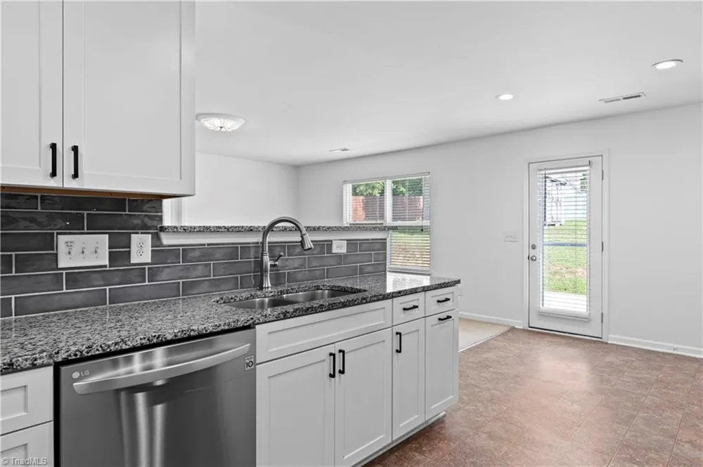813 Leach Avenue Thomasville, NC 27360