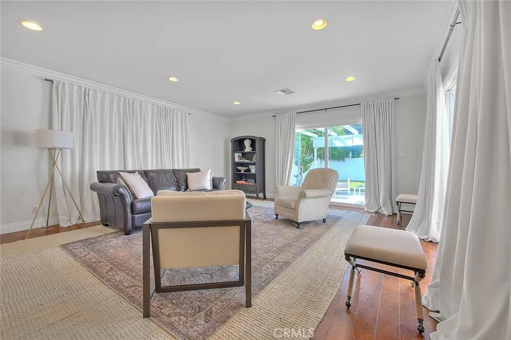 6505 W 84th Street Los Angeles, CA 90045