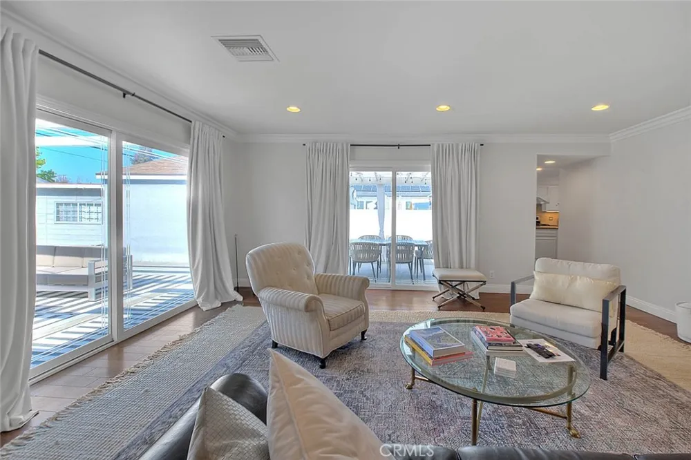 6505 W 84th Street Los Angeles, CA 90045