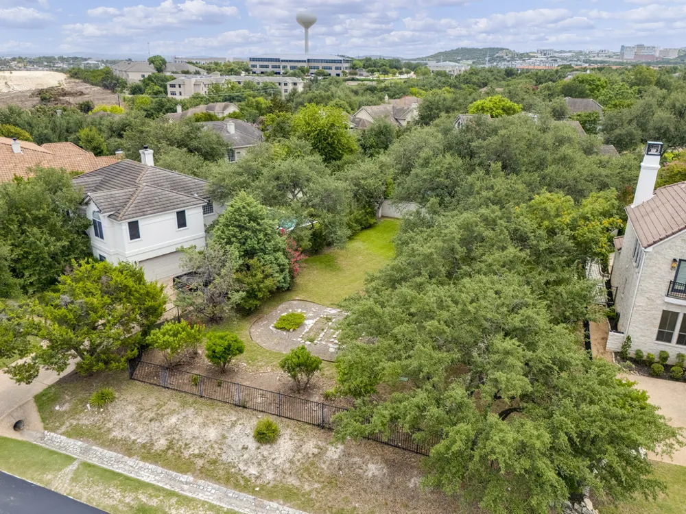 9 Wingreen Loop The Hills, TX 78738