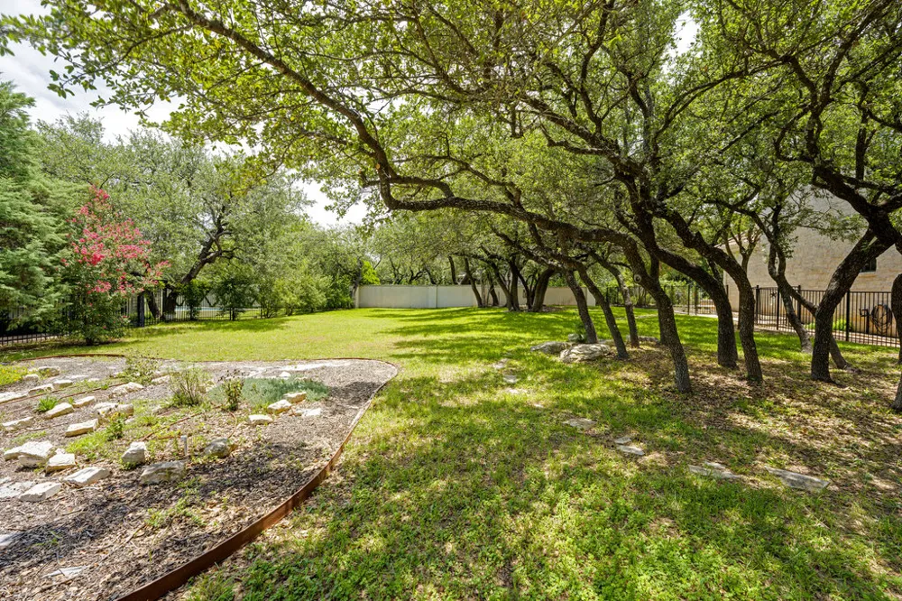 9 Wingreen Loop The Hills, TX 78738