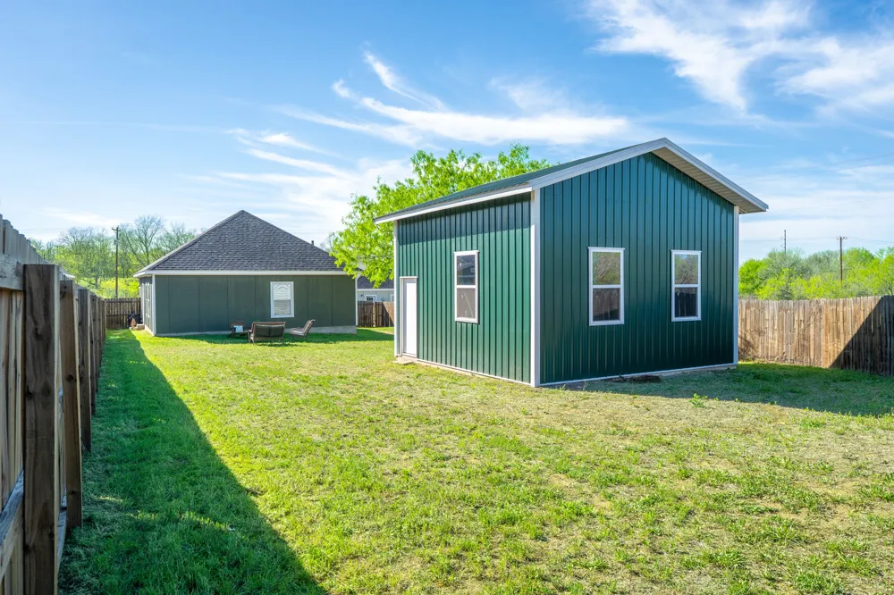 224 Spruce Avenue Luling, TX 78648