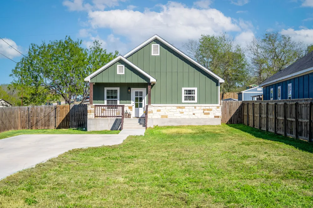 224 Spruce Avenue Luling, TX 78648