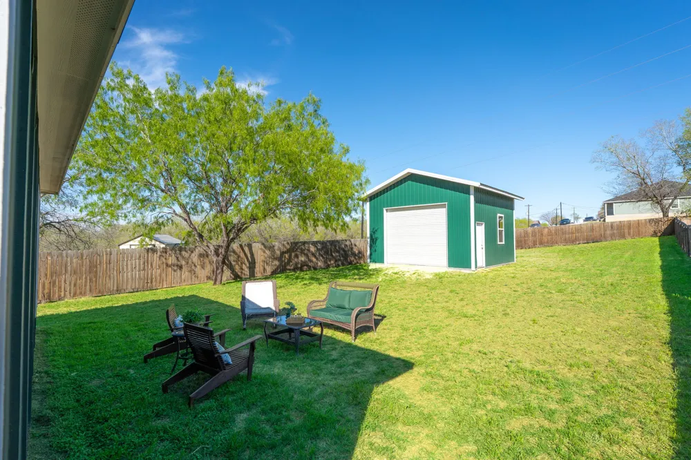 224 Spruce Avenue Luling, TX 78648