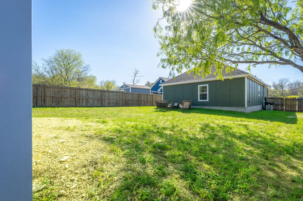 224 Spruce Avenue Luling, TX 78648